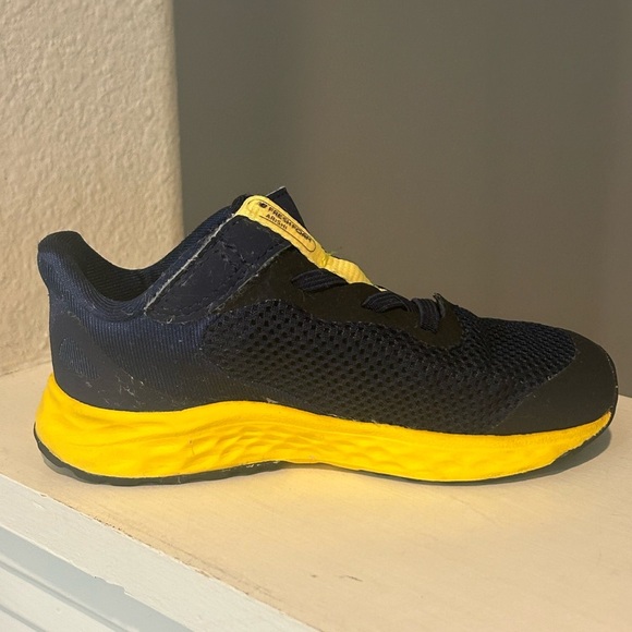 New Balance Kids Arishi V4 Hook & Loop Shoe, Navy/Red, Size 8 Toddler - Picture 5 of 9